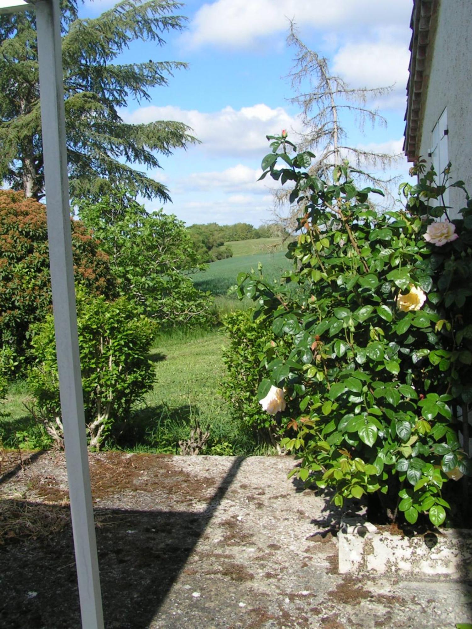 Au Milieu Des Champs Hotel Lectoure Luaran gambar