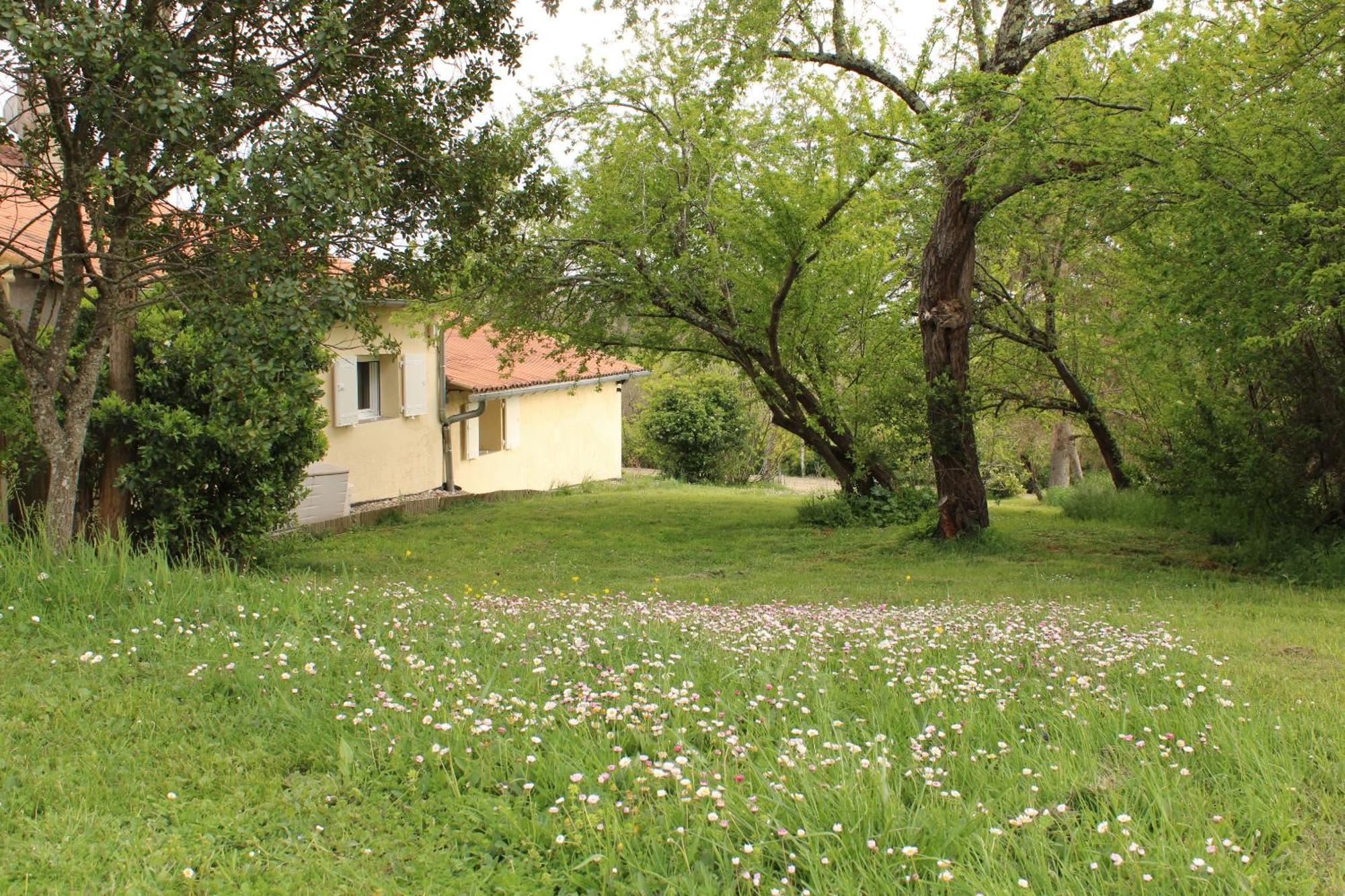 Au Milieu Des Champs Hotel Lectoure Luaran gambar